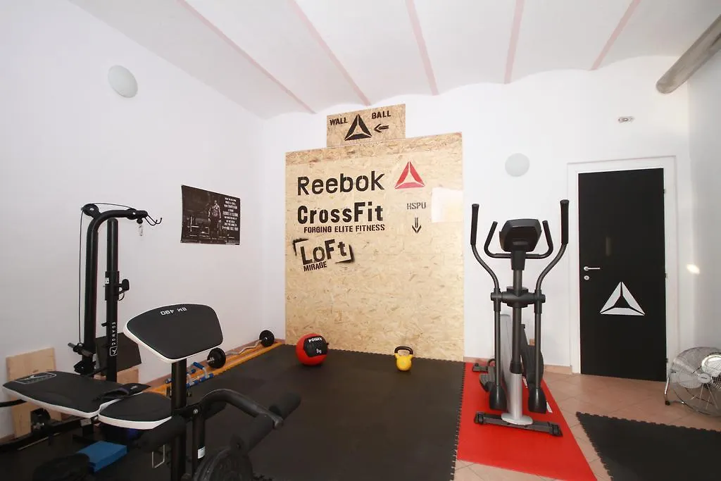 הוילה Cadegliano Viconago Loft Mirage 0*,  איטליה
